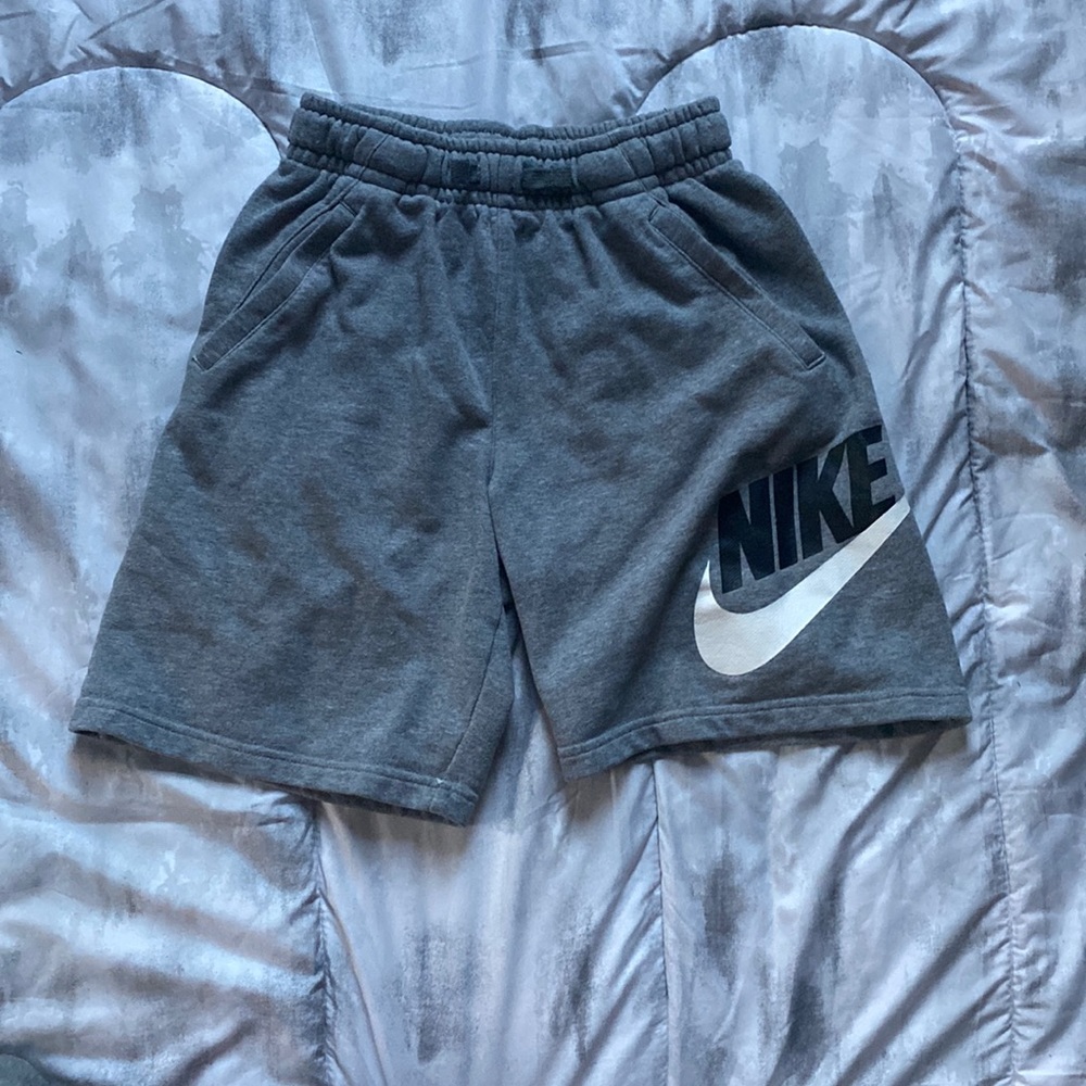 youth large grey nike sweatshorts